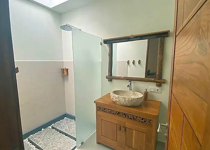 Ayunan Hotel